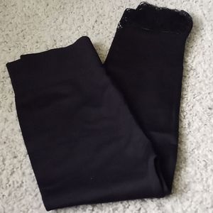 NWOT Zenana Outfitters capri leggings
